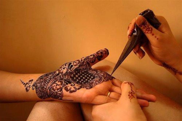 Indulge yourself with a beautiful henna design!